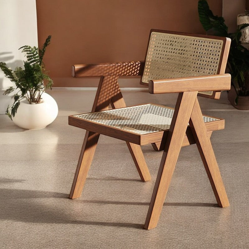 Hochwertiger Esszimmerstuhl im minimalistisches Design