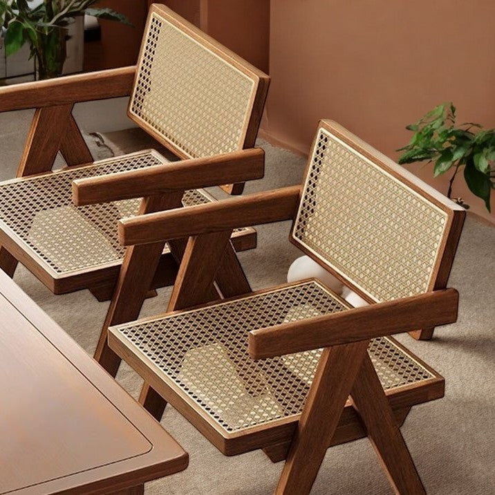 Hochwertiger Esszimmerstuhl im minimalistisches Design