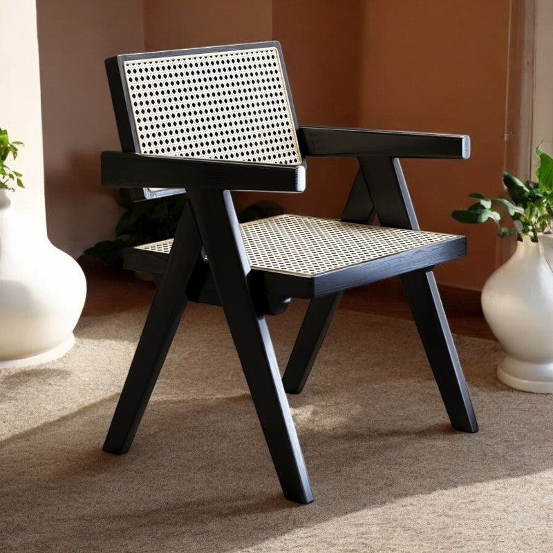 Hochwertiger Esszimmerstuhl im minimalistisches Design