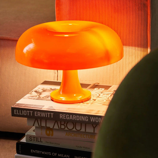 Kleine Tischlampe im ikonischen Design