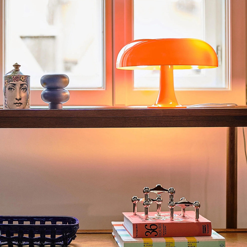 Kleine Tischlampe im ikonischen Design