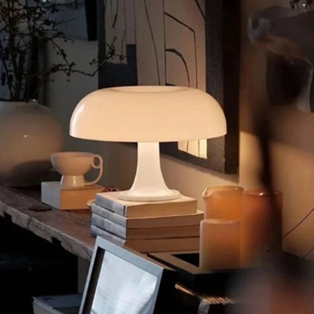 Kleine Tischlampe im ikonischen Design