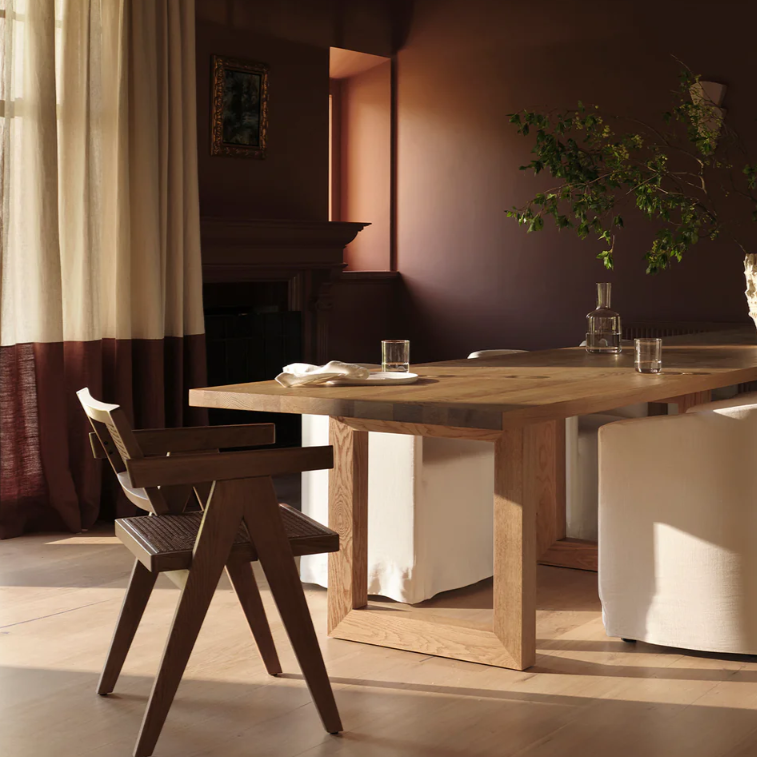 Hochwertiger Esszimmerstuhl im minimalistisches Design