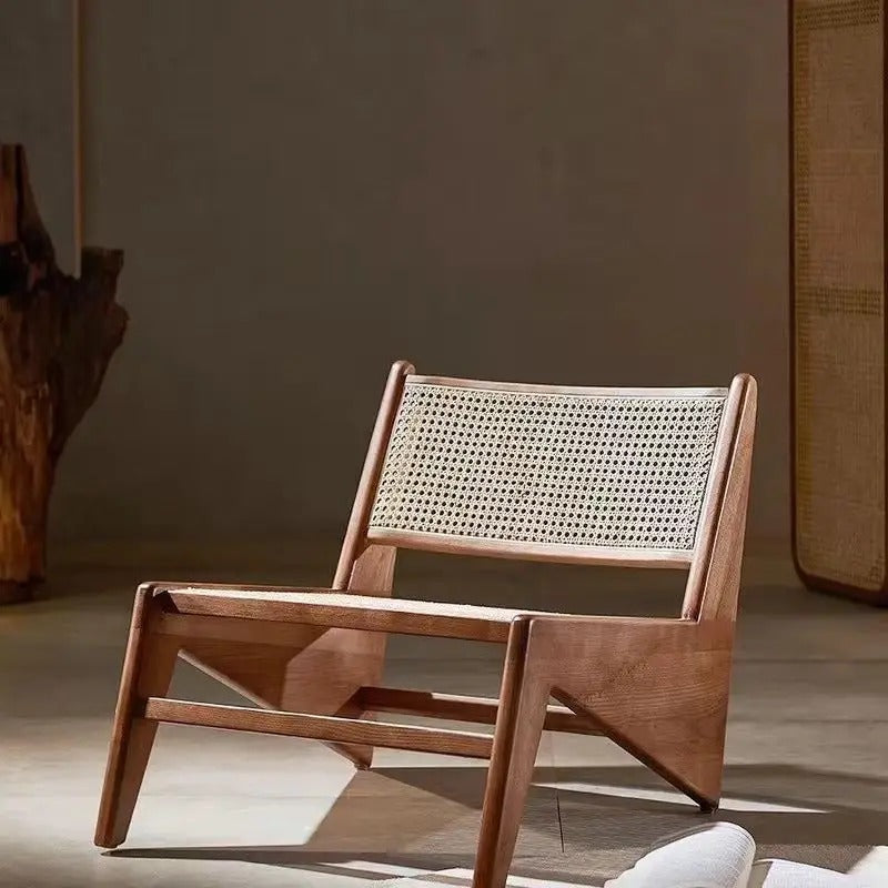 Hochwertiger Lounge-Sessel im minimalistischen Design
